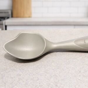 Pampered Chef Gray Ice Cream Scoop